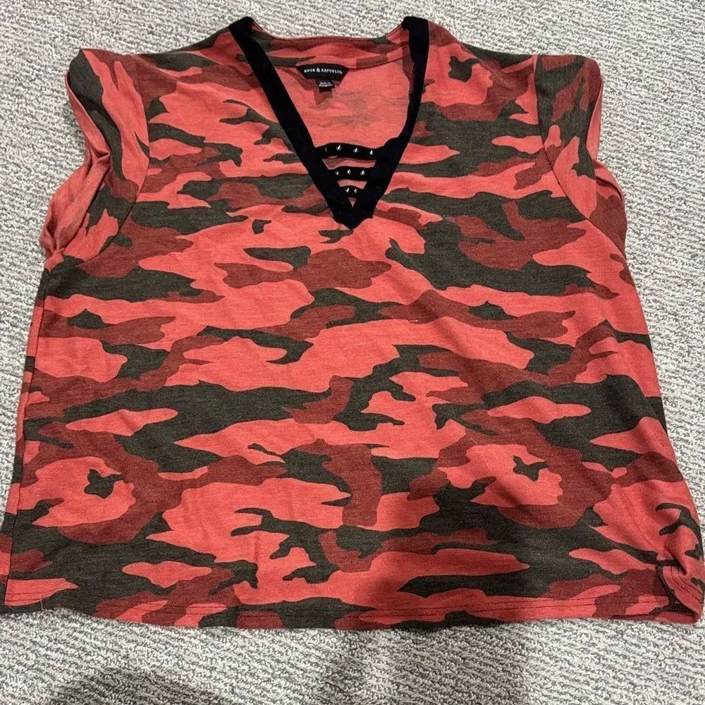Rock & Republic Red and Black Camo V‑Neck Tee with Black Trim